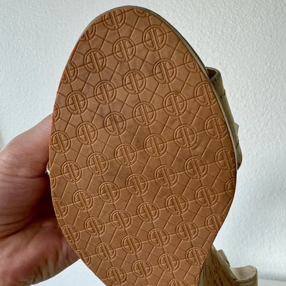 Lilly Pulitzer Gold Studded Wedge Sandals 8 - Picture 10 of 11